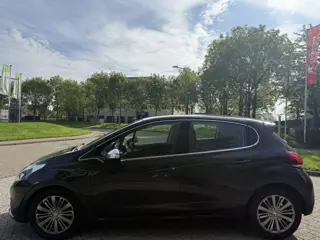 Foto 19 van Peugeot 208 1.6 B.HDi Navi Clima BT Parksnsor Led Fase2