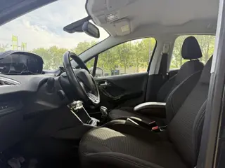Foto 15 van Peugeot 208 1.6 B.HDi Navi Clima BT Parksnsor Led Fase2