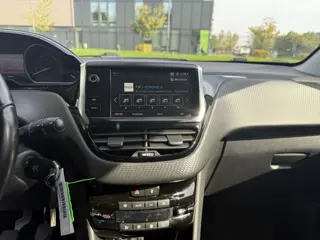 Foto 14 van Peugeot 208 1.6 B.HDi Navi Clima BT Parksnsor Led Fase2