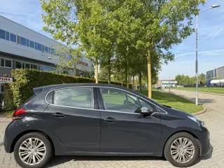 Foto 13 van Peugeot 208 1.6 B.HDi Navi Clima BT Parksnsor Led Fase2