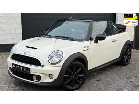 Mini Cabrio 1.6 Cooper S Chili 184pk | Leder | Xenon | Navi | Stoelverwarming | PDC