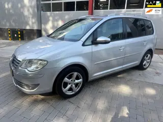 Volkswagen Touran 1.4 TSI Highline CarPlay Navi