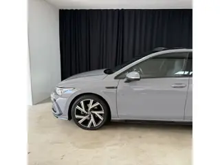 Foto 16 van Volkswagen Golf 1.5 TSI R-Line. HUD. H&K PANO.AUTO