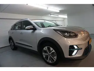 Foto 19 van Kia E-Niro DynamicLine 64 kWh €14950/ CAMERA / NAP