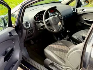 Foto 12 van Opel Corsa 1.2-16V BlitZ Stoel-&Stuurverwarming Dealer onderhouden