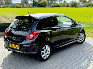 Foto 15 van Opel Corsa 1.2-16V BlitZ Stoel-&Stuurverwarming Dealer onderhouden