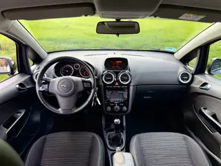 Foto 16 van Opel Corsa 1.2-16V BlitZ Stoel-&Stuurverwarming Dealer onderhouden