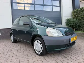 Foto 18 van Toyota Yaris 1.0-16V VVT-i Terra/Radio/Trekhaak