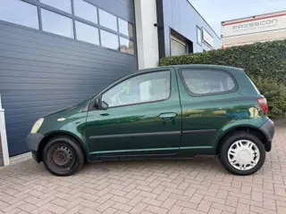 Foto 14 van Toyota Yaris 1.0-16V VVT-i Terra/Radio/Trekhaak