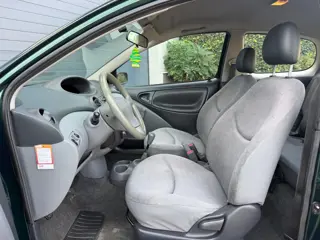 Foto 12 van Toyota Yaris 1.0-16V VVT-i Terra/Radio/Trekhaak