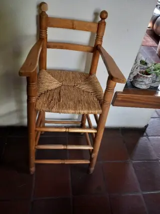 kinderstoel, hoog., rieten zitting, oud