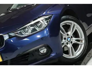 Foto 13 van BMW 3-serie 318i High Executive / SCHUIFDAK / LEDER / CARPLAY / STOELVERW