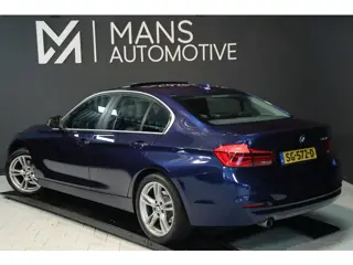 Foto 16 van BMW 3-serie 318i High Executive / SCHUIFDAK / LEDER / CARPLAY / STOELVERW