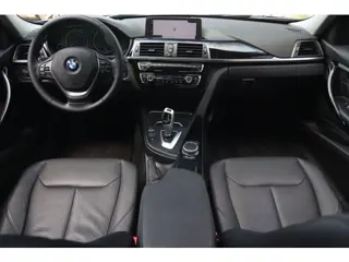 Foto 17 van BMW 3-serie 318i High Executive / SCHUIFDAK / LEDER / CARPLAY / STOELVERW