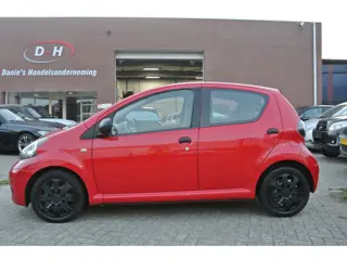 Foto 10 van Toyota Aygo 1.0-12V Now airco inruil mogelijk nap