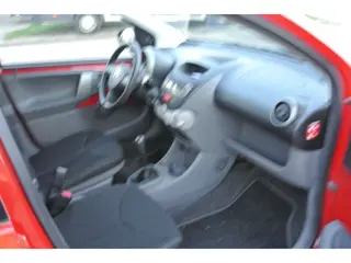 Foto 12 van Toyota Aygo 1.0-12V Now airco inruil mogelijk nap