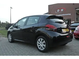Foto 20 van Peugeot 208 1.2 PureTech Blue Lease airco apk 15-06-2027 inruil mogelijk nap