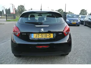Foto 19 van Peugeot 208 1.2 PureTech Blue Lease airco apk 15-06-2027 inruil mogelijk nap