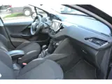 Foto 26 van Peugeot 208 1.2 PureTech Blue Lease airco apk 15-06-2027 inruil mogelijk nap