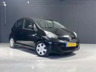 Foto 15 van Toyota Aygo 1.0 | 2010 | 5-deurs | Airco | Elektrische ramen | Centrale deurvergrendeling met afstan