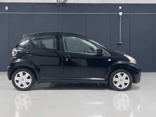 Foto 13 van Toyota Aygo 1.0 | 2010 | 5-deurs | Airco | Elektrische ramen | Centrale deurvergrendeling met afstan