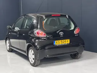 Foto 12 van Toyota Aygo 1.0 | 2010 | 5-deurs | Airco | Elektrische ramen | Centrale deurvergrendeling met afstan