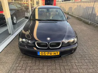 Foto 13 van BMW 3-serie 325i Lifestyle Edition