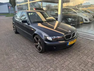 Foto 14 van BMW 3-serie 325i Lifestyle Edition