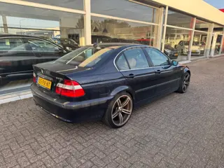 Foto 15 van BMW 3-serie 325i Lifestyle Edition