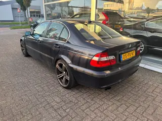 Foto 17 van BMW 3-serie 325i Lifestyle Edition