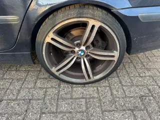 Foto 18 van BMW 3-serie 325i Lifestyle Edition