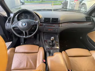 Foto 11 van BMW 3-serie 325i Lifestyle Edition