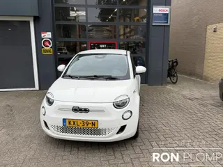 Fiat 500 E Icon 42 kWh SOH 99,5% / Airco clima/ Apple carplay/ Cruise/ PDC/ Camera/ LMV/ Stoel verw