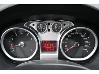 Foto 14 van Ford KUGA 2.5 20V Trend, Leer, Panodak, Trekhaak, Volledig onderhouden!