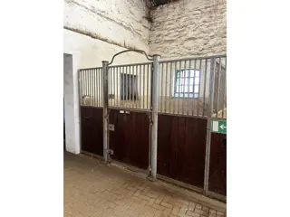 Corton paardenboxen Model Kingly