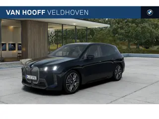 BMW iX xDrive45 M Sport / Panoramadak Sky Lounge / M Multifunctionele Stoelen / Adaptieve LED / Park