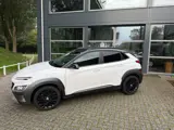 Foto 30 van Hyundai KONA 1.6 GDI HEV Fashion two tone - camera