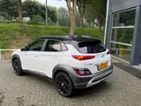 Foto 28 van Hyundai KONA 1.6 GDI HEV Fashion two tone - camera