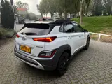 Foto 26 van Hyundai KONA 1.6 GDI HEV Fashion two tone - camera
