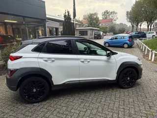 Foto 15 van Hyundai KONA 1.6 GDI HEV Fashion two tone - camera
