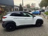 Foto 25 van Hyundai KONA 1.6 GDI HEV Fashion two tone - camera