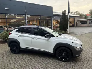 Foto 14 van Hyundai KONA 1.6 GDI HEV Fashion two tone - camera
