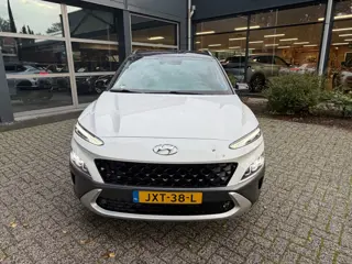 Foto 12 van Hyundai KONA 1.6 GDI HEV Fashion two tone - camera