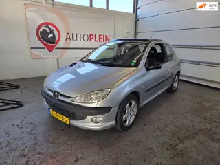 Peugeot 206 2.0-16V GTI