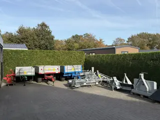 KS Diverse kiepwagens en werktuigen, nieuw, gebruikt, demo, overjarig, minitractor mini compact trac