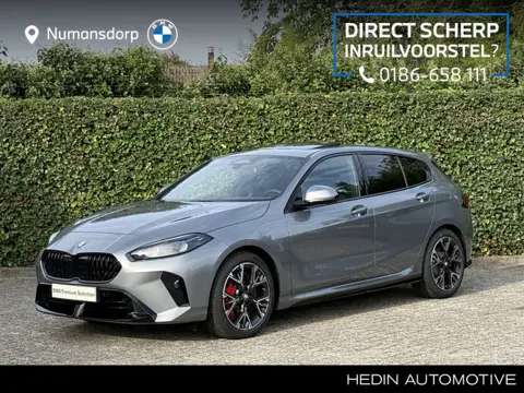BMW 1-serie 120 M Sport Pro | Panorama dak | Trekhaak | Camera | Getint glas
