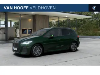 BMW 2 Serie Active Tourer 225e xDrive M Sport Automaat / Panoramadak / Trekhaak / Sportstoelen / Hea