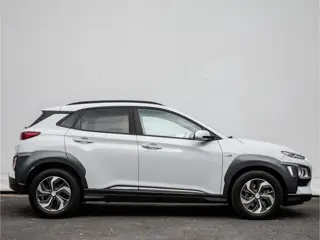 Foto 12 van Hyundai KONA 1.6 GDI HEV Fashion Adapt. cruise/ Carplay/ DAB+/ Camera/ Full map navigatie