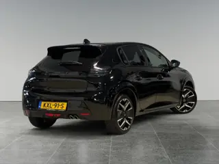 Foto 16 van Peugeot 208 GT Pack 1.2 Hybrid 145pk e-DCS6 | ALCANTARA | DODEHOEKBEW. | STOELVERW. | 360° CAMERA |