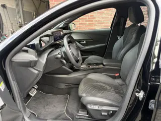 Foto 20 van Peugeot 208 GT Pack 1.2 Hybrid 145pk e-DCS6 | ALCANTARA | DODEHOEKBEW. | STOELVERW. | 360° CAMERA |